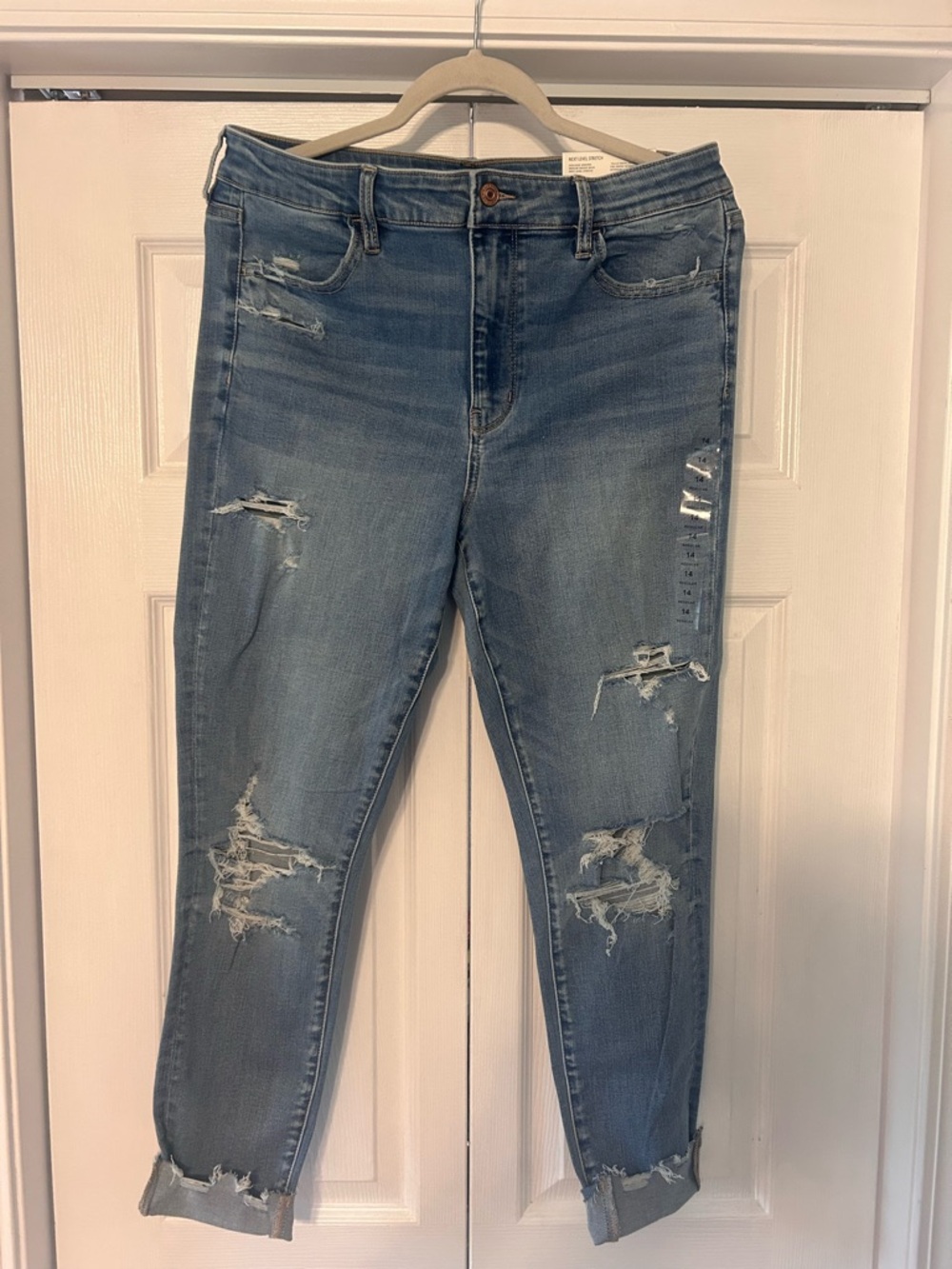 American Eagle Outfitters Light Blue Distressed Boyfriend Jeans